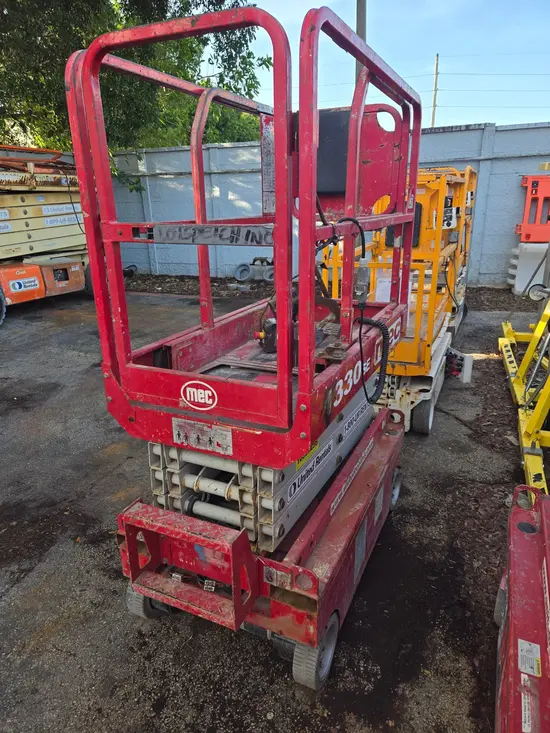 2017 MEC 1330SE Scissor Lift