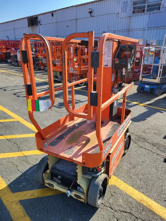 2016 JLG 1230ES Self-Propelled One-Person Lift