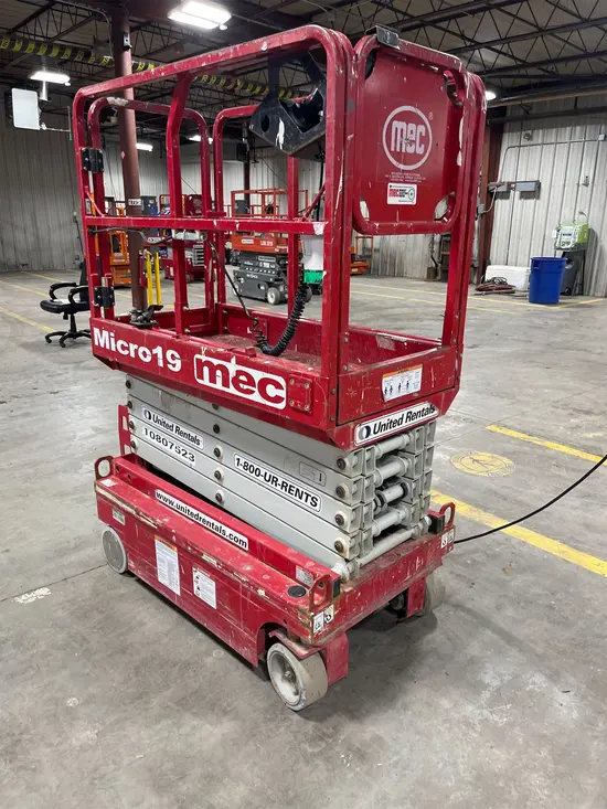 2018 MEC MICRO 19 Scissor Lift