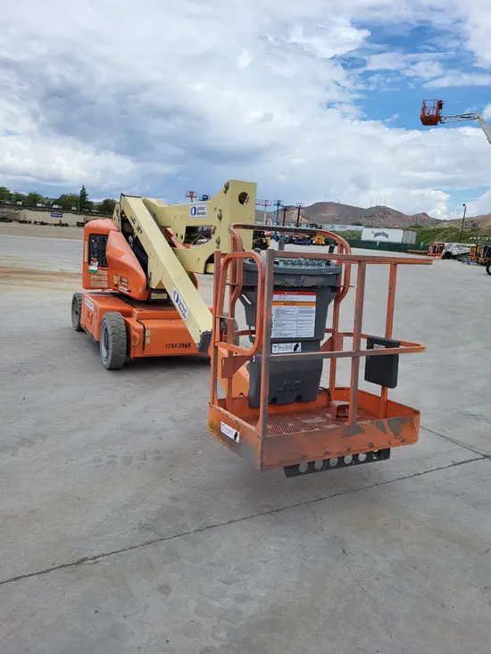 2013 JLG E400AN Articulating Boom Lift