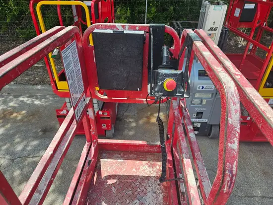 2018 MEC MICRO 19 Scissor Lift