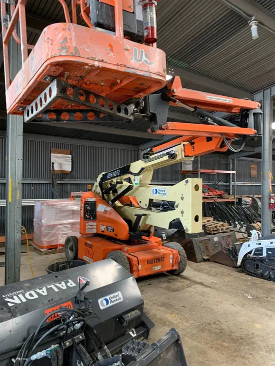 2014 JLG E400AJPN Articulating Boom Lift