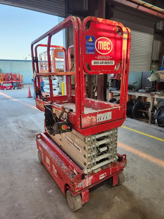 2018 MEC MICRO 19 Scissor Lift