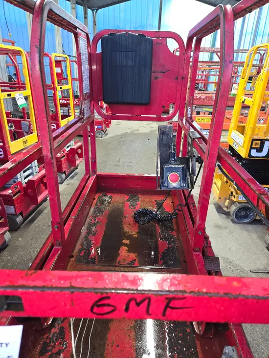 2018 MEC MICRO 19 Scissor Lift