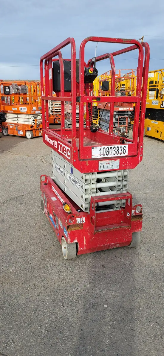 2018 MEC MICRO 19 Scissor Lift