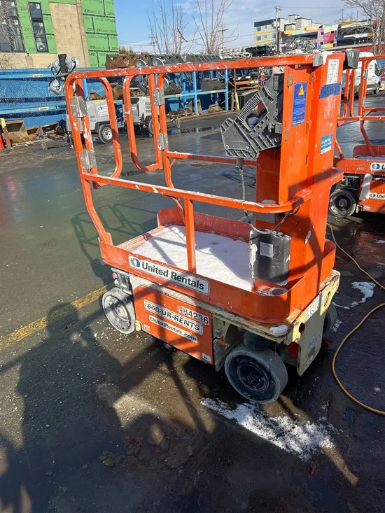 2014 JLG 1230ES Self-Propelled One-Person Lift