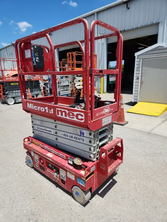 2018 MEC MICRO 19 Scissor Lift