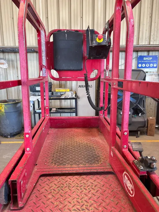 2018 MEC MICRO 19 Scissor Lift