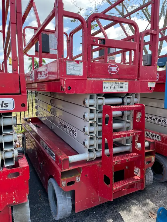 2017 MEC 3346SE Scissor Lift