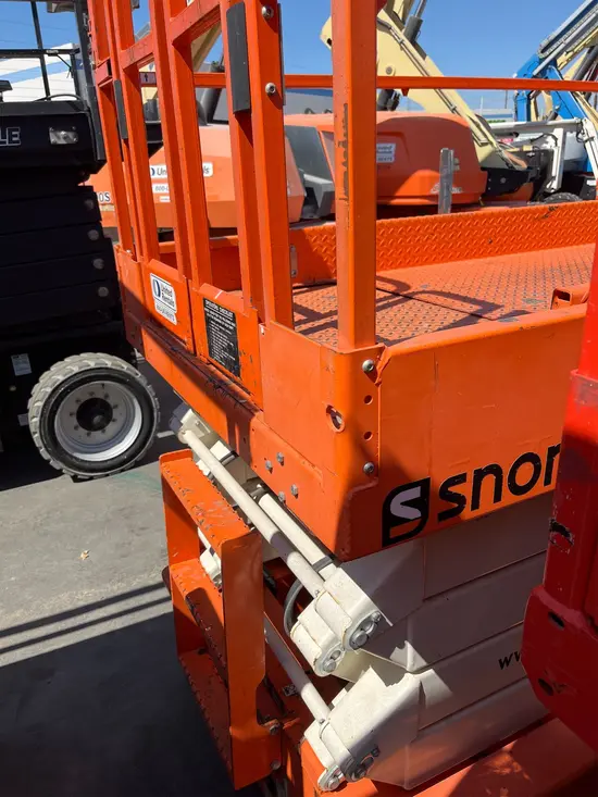 2018 Snorkel S4732E Scissor Lift