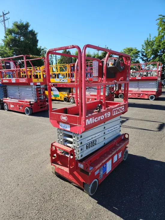 2018 MEC MICRO 19 Scissor Lift