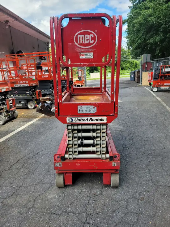 2018 MEC MICRO 19 Scissor Lift