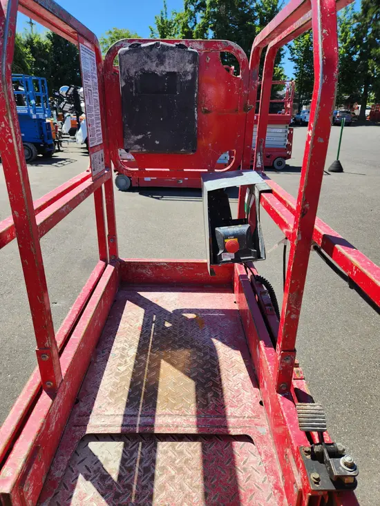 2018 MEC MICRO 19 Scissor Lift