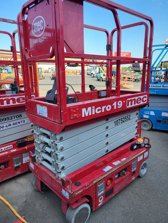2018 MEC MICRO 19 Scissor Lift