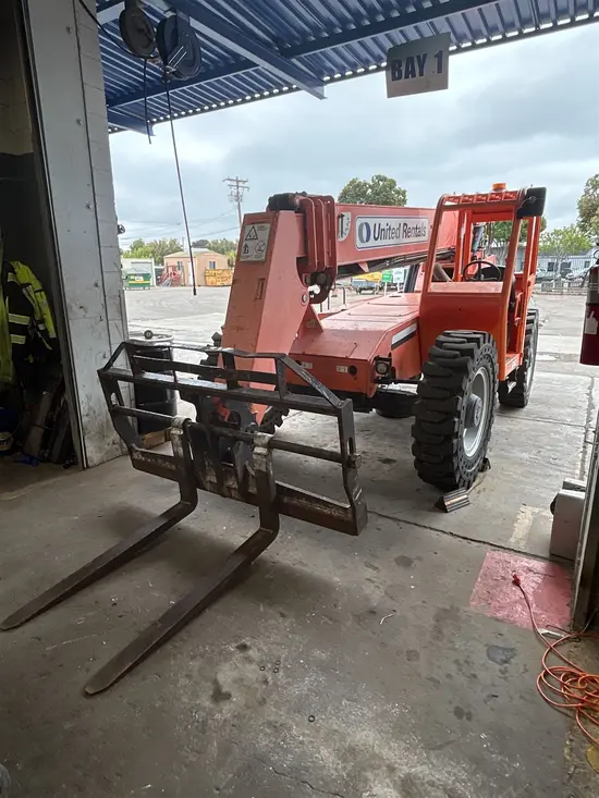 2015 SKYTRAK 6042 Forklift