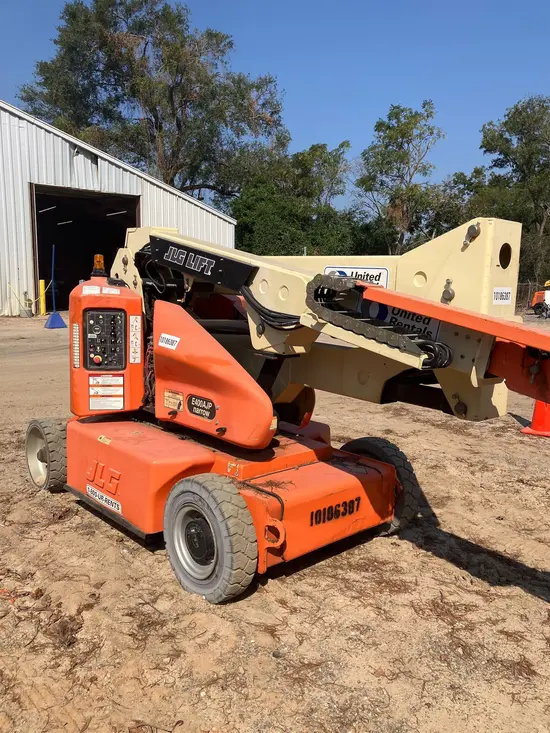 2013 JLG E400AJPN Articulating Boom Lift