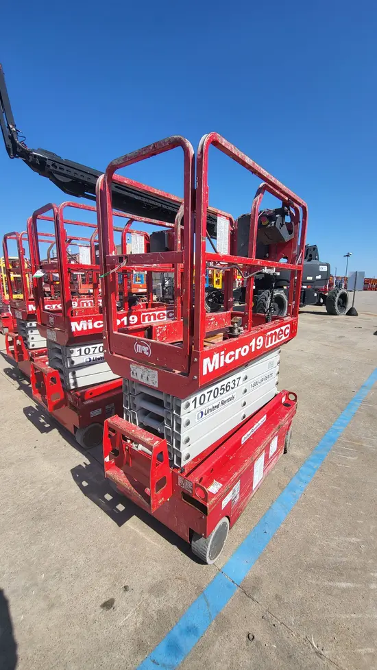2018 MEC MICRO 19 Scissor Lift