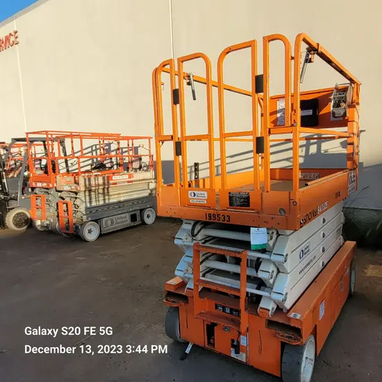 2017 Snorkel S4732E Scissor Lift