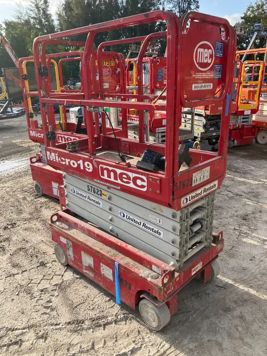 2018 MEC MICRO 19 Scissor Lift