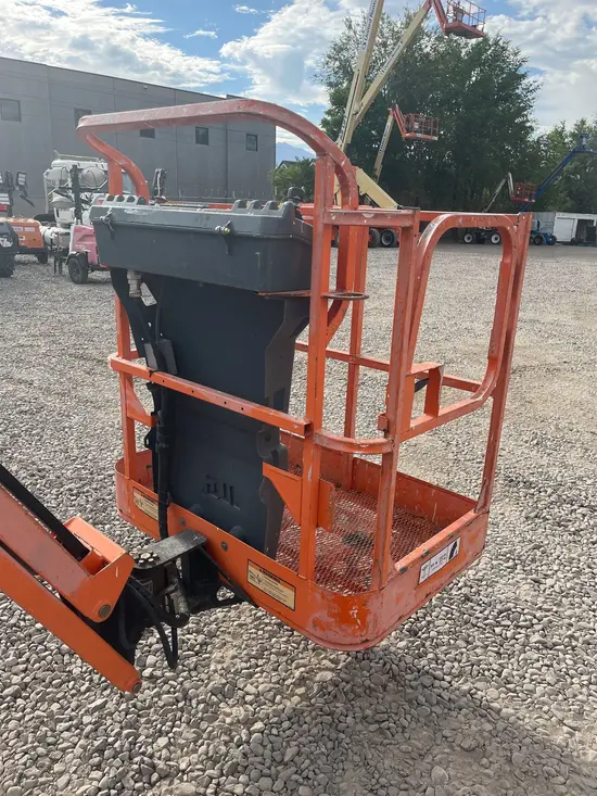 2014 JLG E400AJPN Articulating Boom Lift