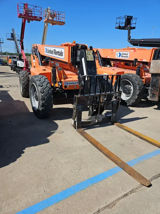 2017 SKYTRAK 8042 Forklift