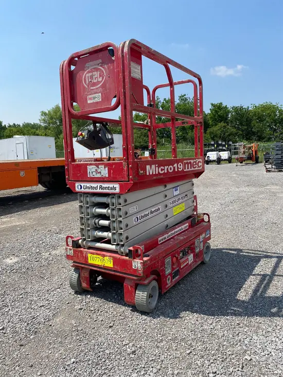 2018 MEC MICRO 19 Scissor Lift