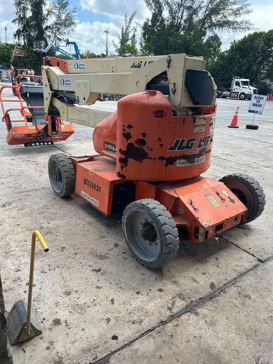 2015 JLG E450AJ Articulating Boom Lift