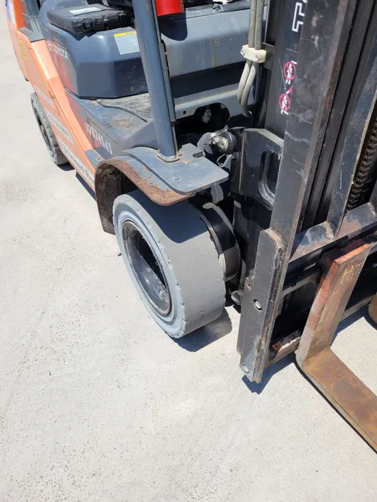 2017 Toyota 8FDU25 Warehouse Forklift