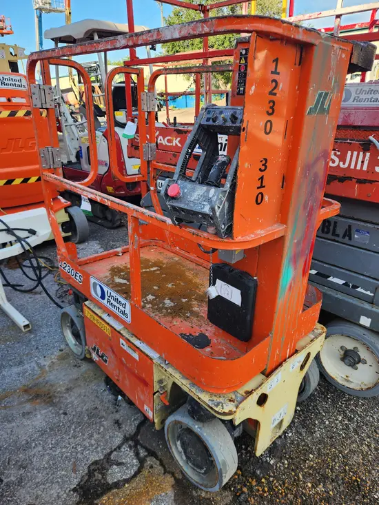 2019 JLG 1230ES Self-Propelled One-Person Lift