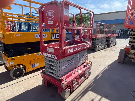 2018 MEC MICRO 19 Scissor Lift