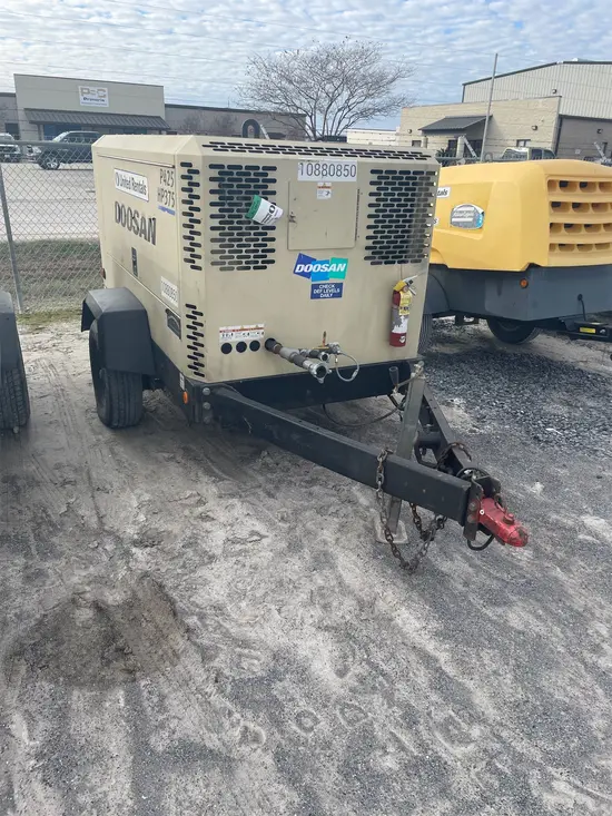 2018 Doosan P425/HP375WCU Air Compressor