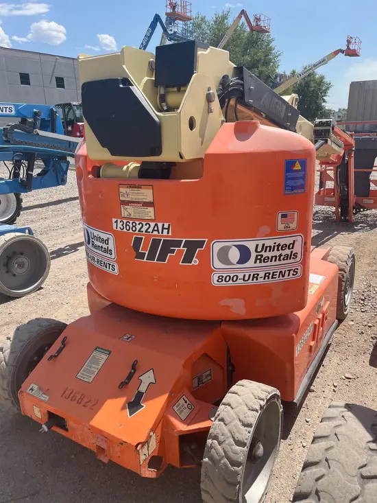 2014 JLG E400AJPN Articulating Boom Lift