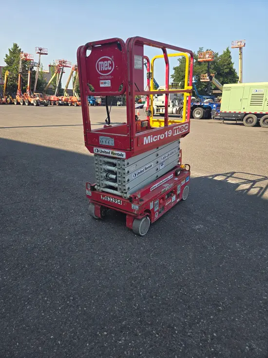 2018 MEC MICRO 19 Scissor Lift