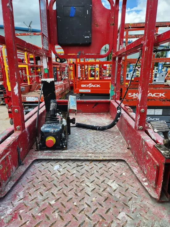 2018 MEC MICRO 19 Scissor Lift