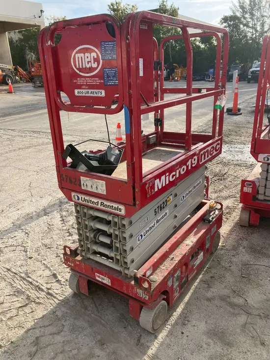 2018 MEC MICRO 19 Scissor Lift