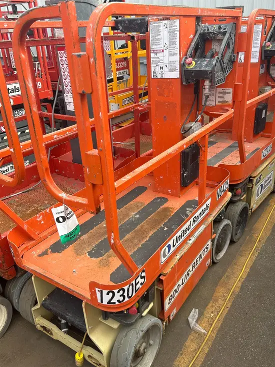 2014 JLG 1230ES Self-Propelled One-Person Lift