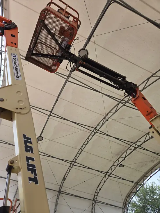 2014 JLG E400AJPN Articulating Boom Lift