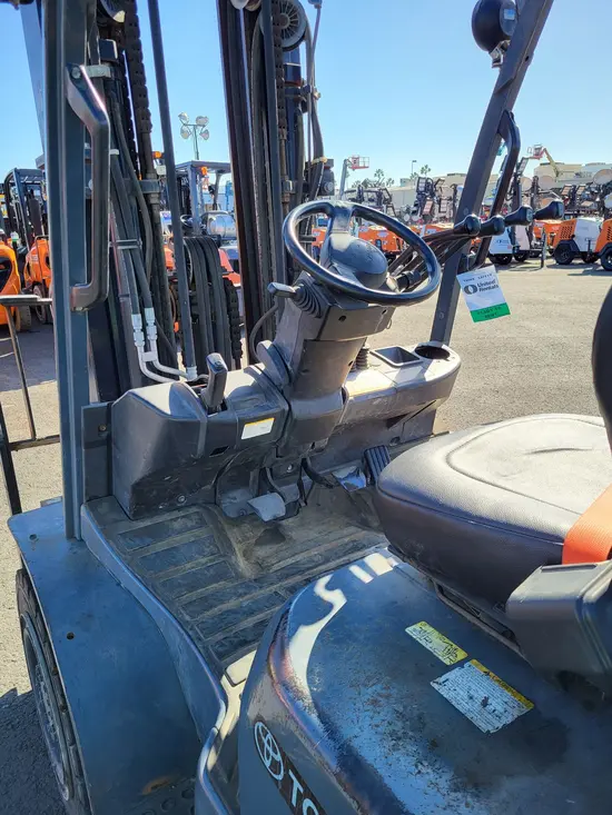 2015 Toyota 8FD35U Warehouse Forklift