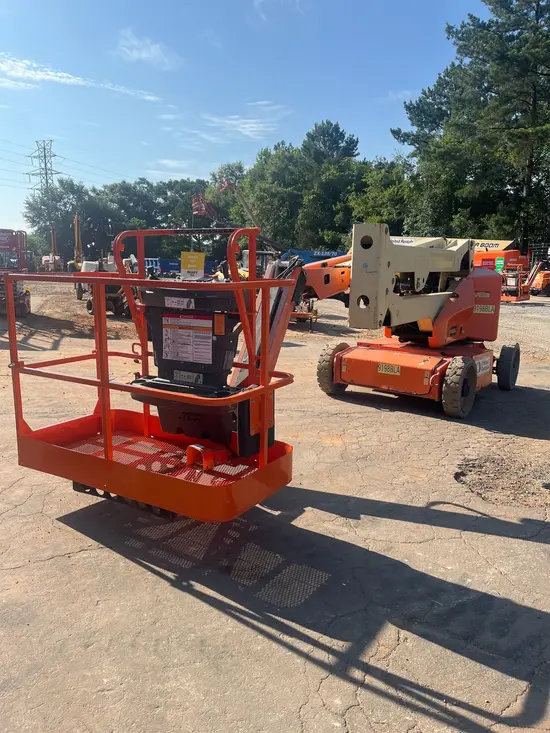 2014 JLG E450AJ Articulating Boom Lift