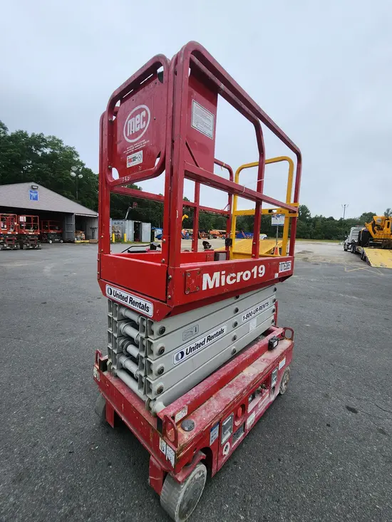 2018 MEC MICRO 19 Scissor Lift