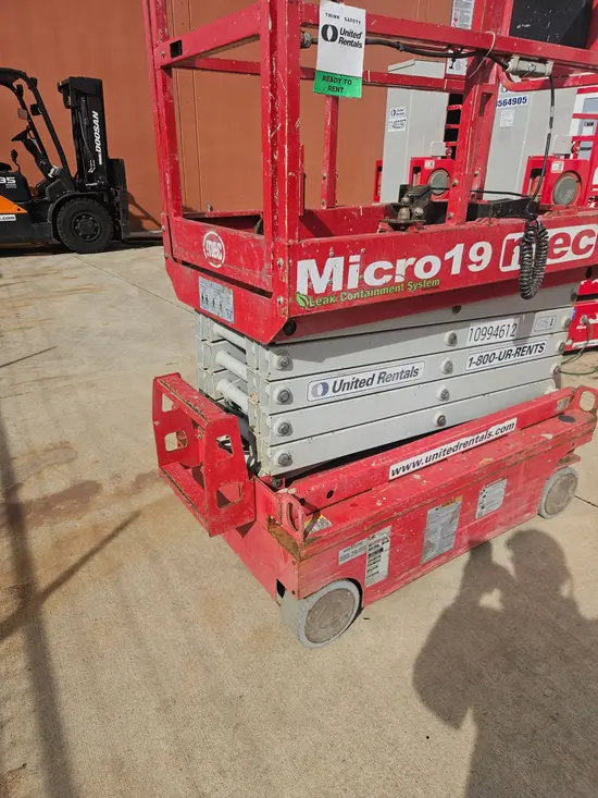 2019 MEC MICRO 19 Scissor Lift