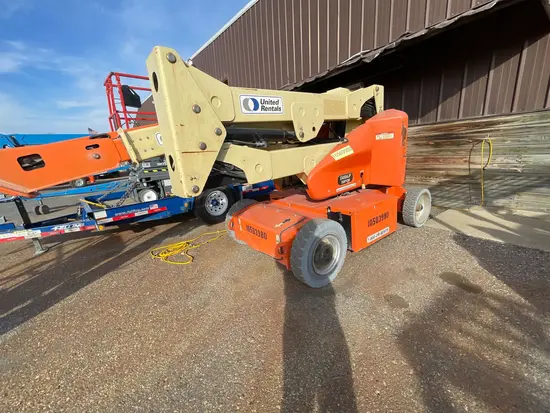 2016 JLG E400AJPN Articulating Boom Lift
