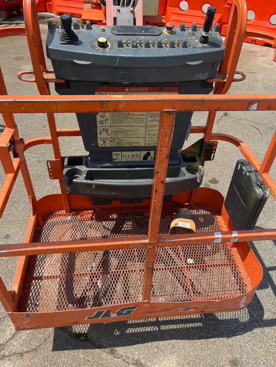 2015 JLG E400AJPN Articulating Boom Lift