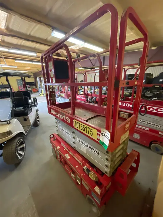 2018 MEC MICRO 19 Scissor Lift