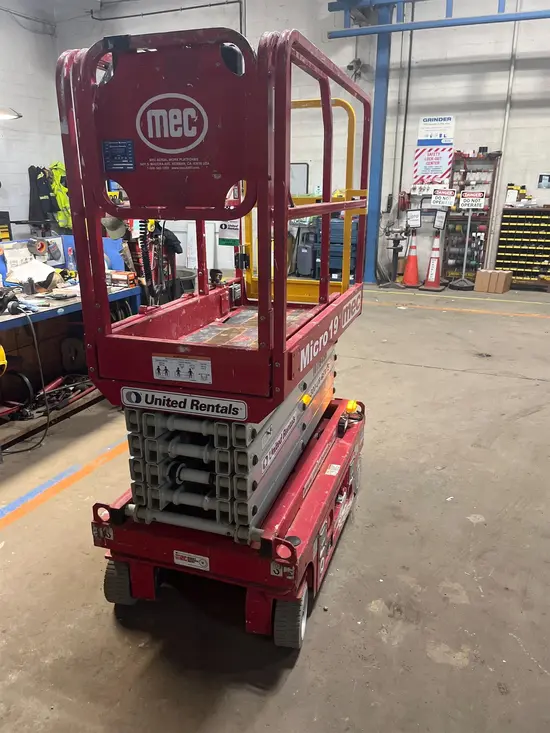 2018 MEC MICRO 19 Scissor Lift