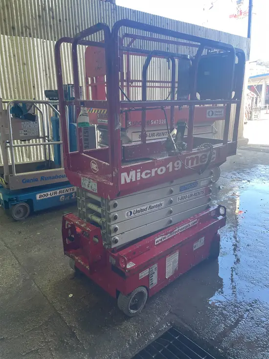 2018 MEC MICRO 19 Scissor Lift