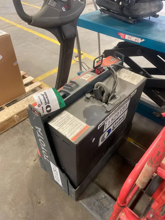 2022 Toyota 8HBW23 Jack
