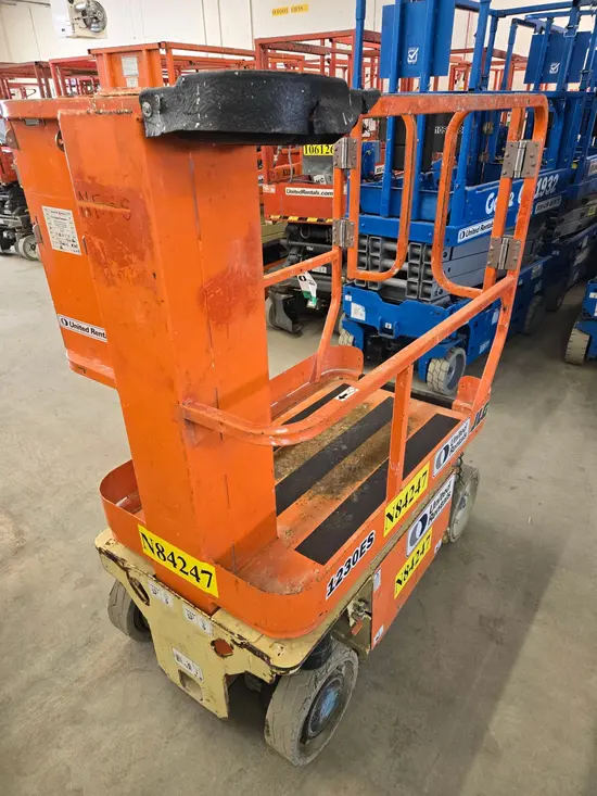 2014 JLG 1230ES Self-Propelled One-Person Lift