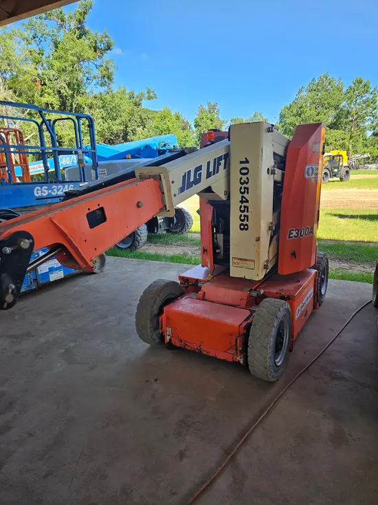 2015 JLG E300AJP Articulating Boom Lift