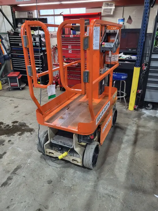 2014 JLG 1230ES Self-Propelled One-Person Lift